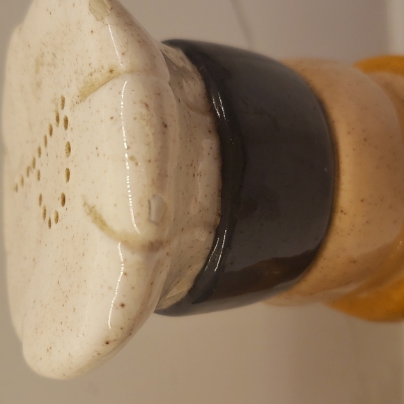 Set of 2 Unbranded Salt and Pepper Shaker Chefs 7.75"h x 3" diam Ceramic - Picture 7 of 10